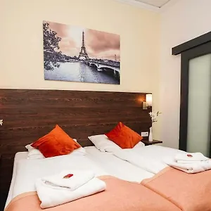 Little Paris Отель Франкфурт-на-Майне