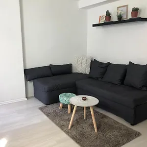  Apartment Bescheidene Untergeschoss In Guter Lage. Deutschland